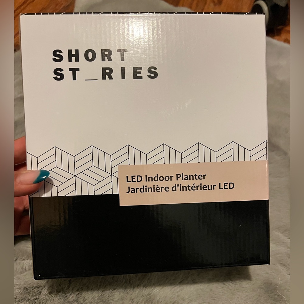 Short Stories indoor LED planter with basil seeds